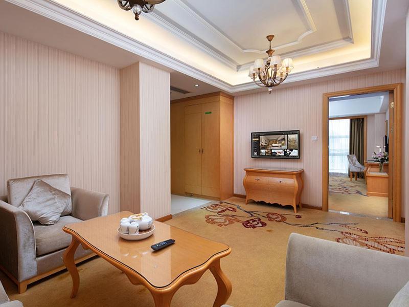 Vienna International Hotel Jiujiang Shili Street المظهر الخارجي الصورة